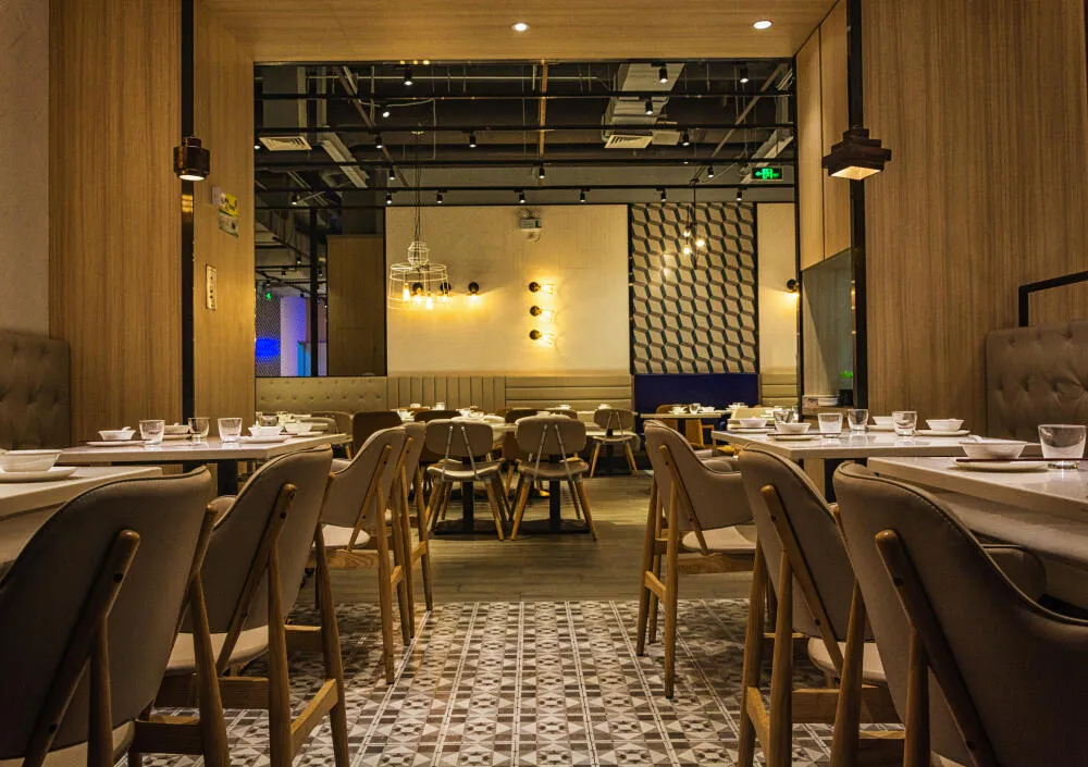 Quais são os riscos de não realizar a dedetização adequada em um restaurante?
